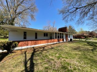 77 Capitol Hill Dr, Saint Louis, MO 63136