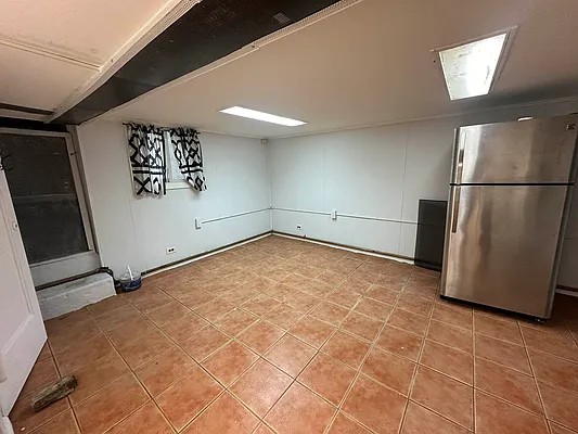 Rented by R New York | media 9