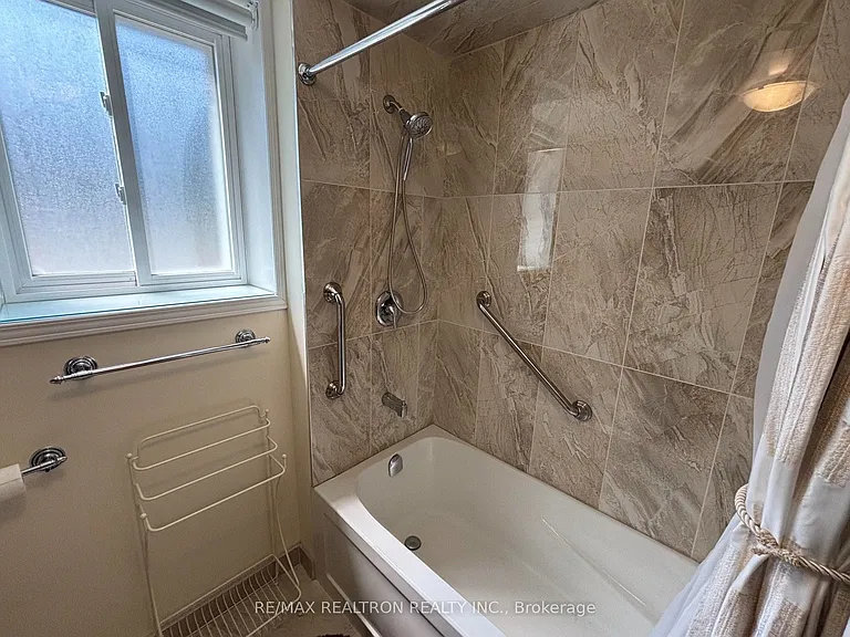 695 Glencairn Ave #BASEMENT — Photo 13