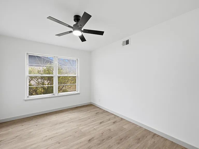 426 Zephyr Dr — Photo 31