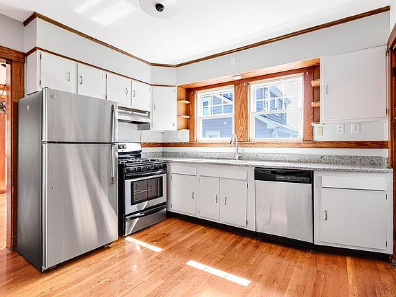 Eat-in kitchen