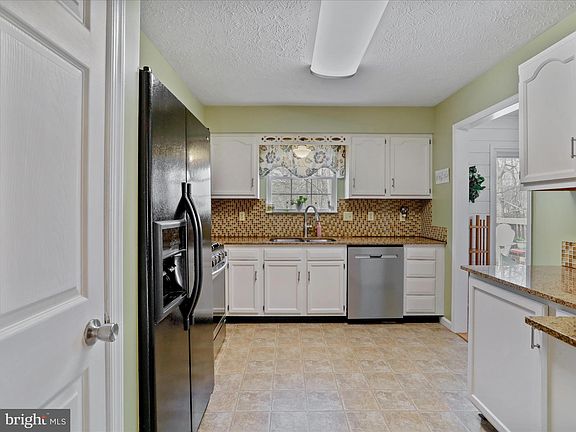 4th image of 105 Blanche Cir