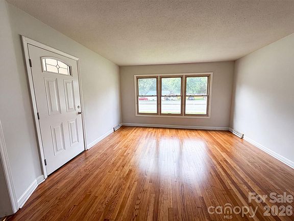 3rd image of 1951 Taylor Dr