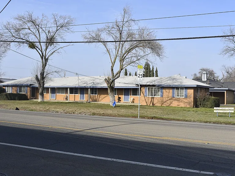 2011 Bell Ave #C — Photo 1