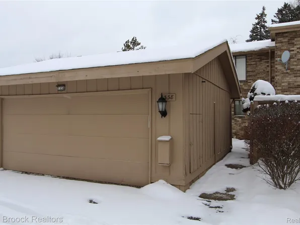 7338 Creek View Ct, West Bloomfield, MI 48322