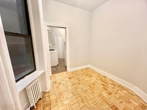 3rd image of 122 Macdougal St Unit C