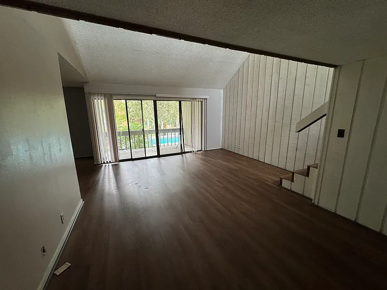 209 Crown Oaks Way — Photo 23