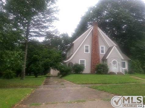 2nd image of 807 Brighton Rd