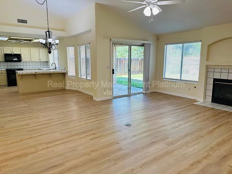 8552 N Meridian Ave — Photo 3