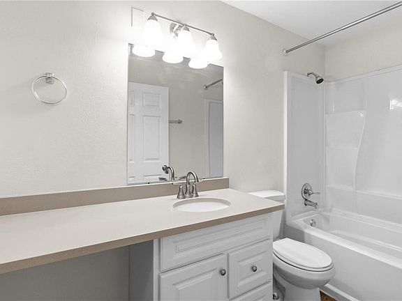 2nd image of 929 Sandywood Dr