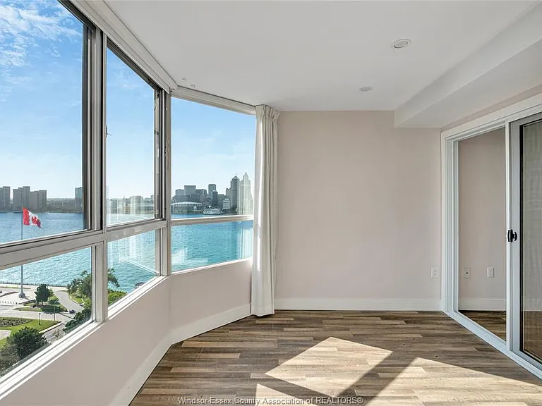 75 Riverside Dr E #1902 — Photo 20