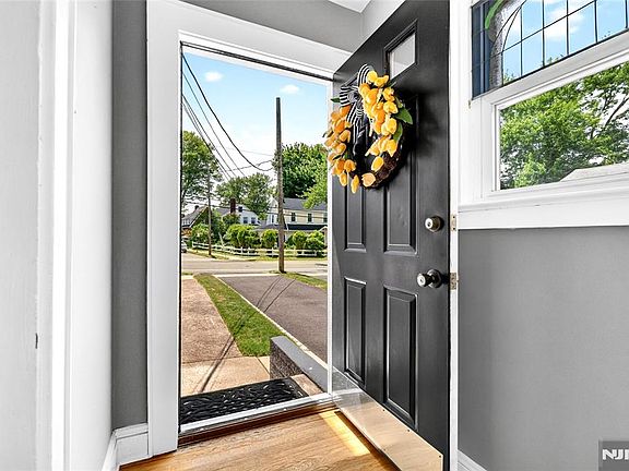 3rd image of 423 Closter Dock Rd