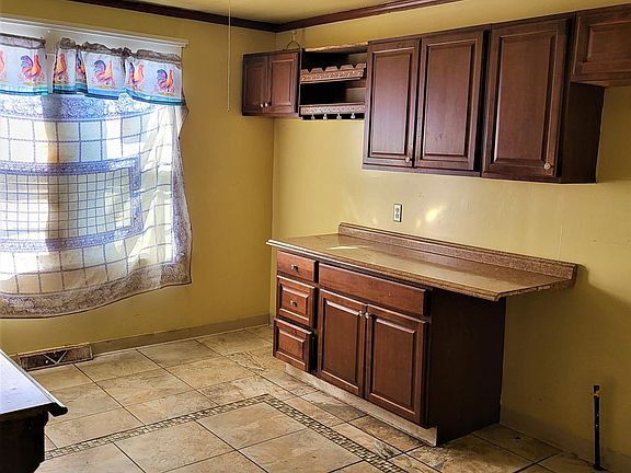 4th image of 472 Cambridge Ave