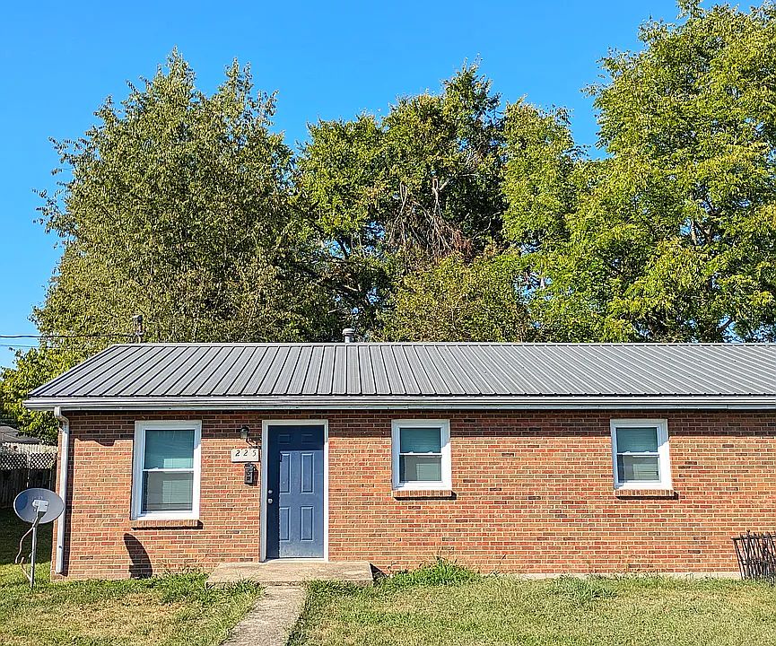 1st image of 223 Riggs St #1