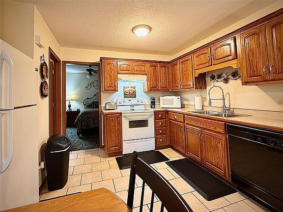 3rd image of 2222 E 8th St APT D