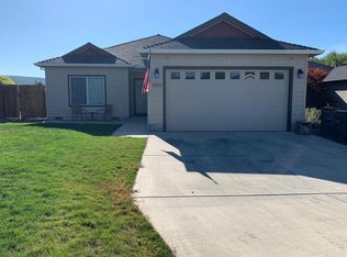 1950 Layla Dr, Medford, OR 97501