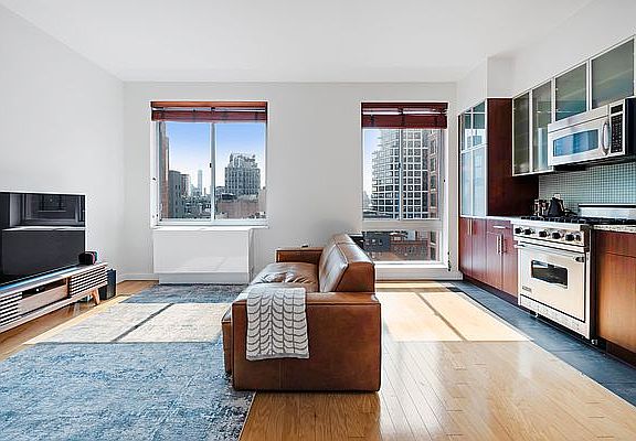 2nd image of 555 W 23rd St APT S15c