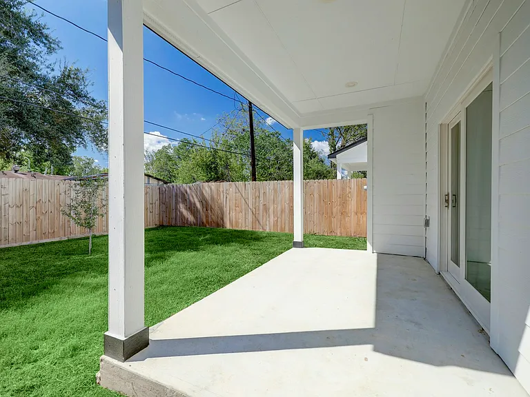 5126 Lyndhurst Dr #B — Photo 21
