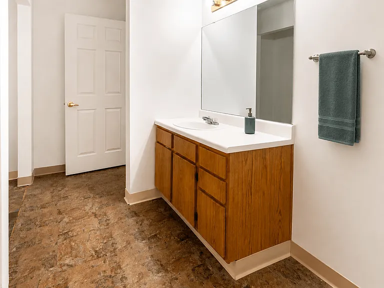 Creekside Square Apartments — Photo 21