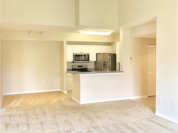 3rd image of 5090 Fairways Cir #303