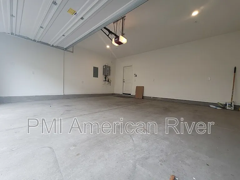 1648 Scarlet Ash Ave — Photo 23