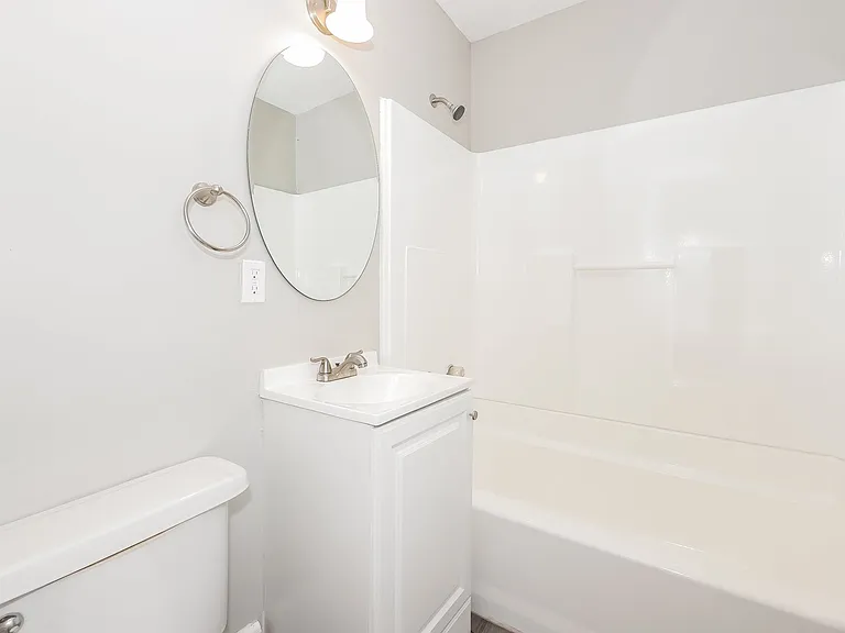 865591_029_bathroom_12936558.jpg