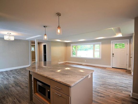 3rd image of 10935 Henning Dr