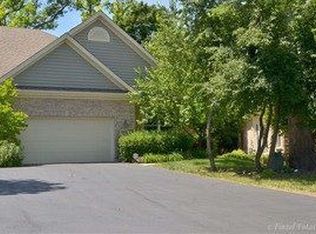 1411 White Oak Ln, Woodstock, IL 60098