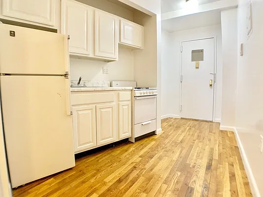 Rented by Bohemia Realty Group | media 16