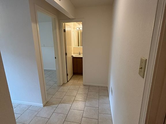 hall way to 3rd berdoom and half bath