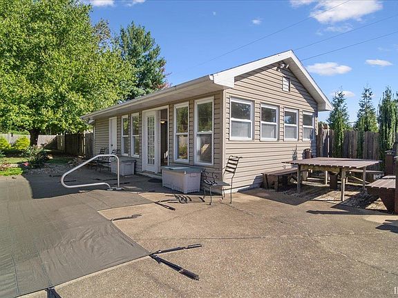 5th image of 2718 Pine Tree Dr