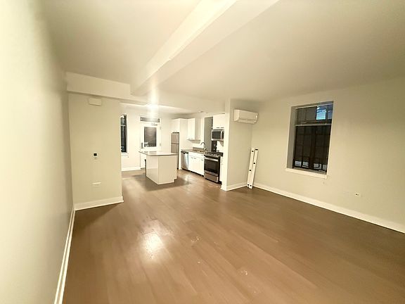 3rd image of 2948 N Clybourn Ave #1