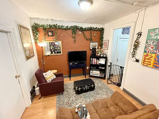 2nd image of 446 Suydam St APT 1R