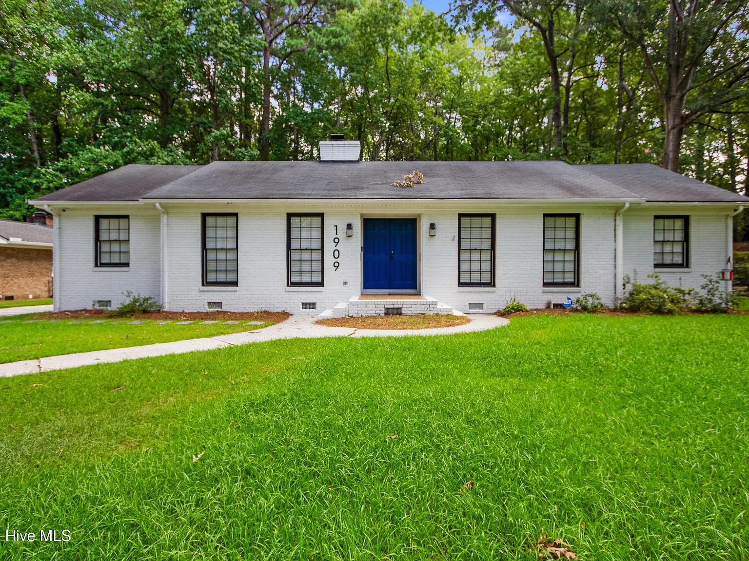 3 bed, 2.0 bath, 1788 sqft, $2,400 — Photo 1