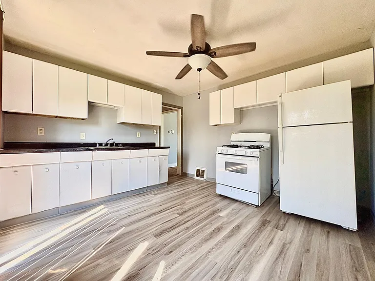 811 Fairway St — Photo 4