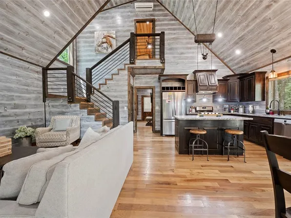 101 Scrub Oak Trl, Broken Bow, OK 74728