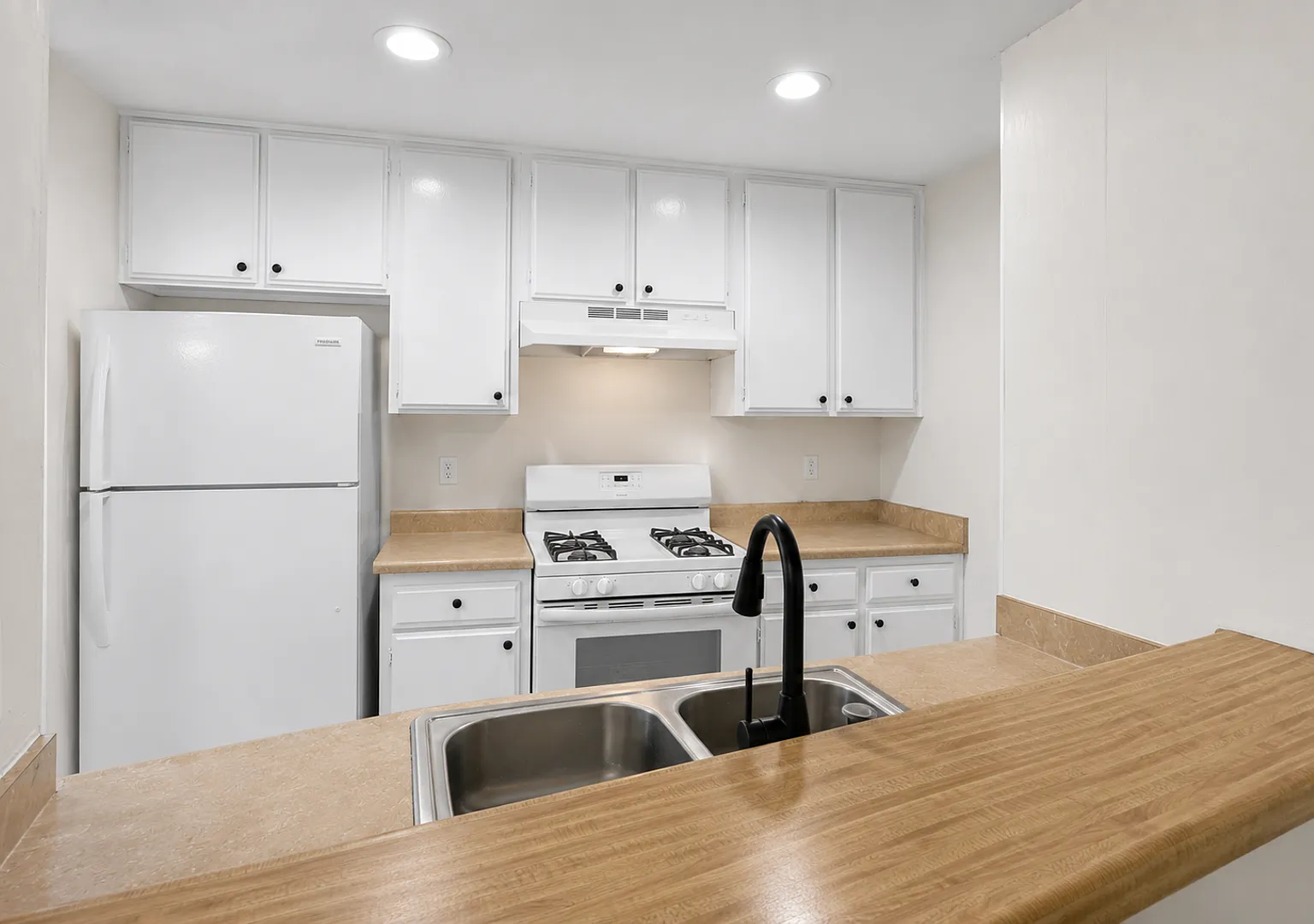 2 bed, 810 sqft, $2,195 — Photo 3