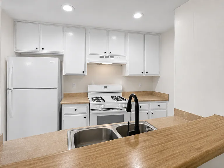 16731 Sherman Way #105A — Photo 3