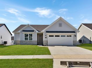 707 Cates Dr, Mahomet, IL 61853