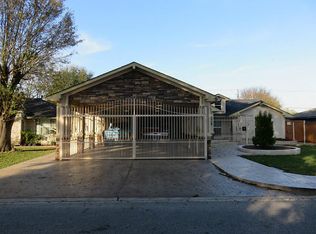 518 Hidden Valley Dr, Houston, TX 77037
