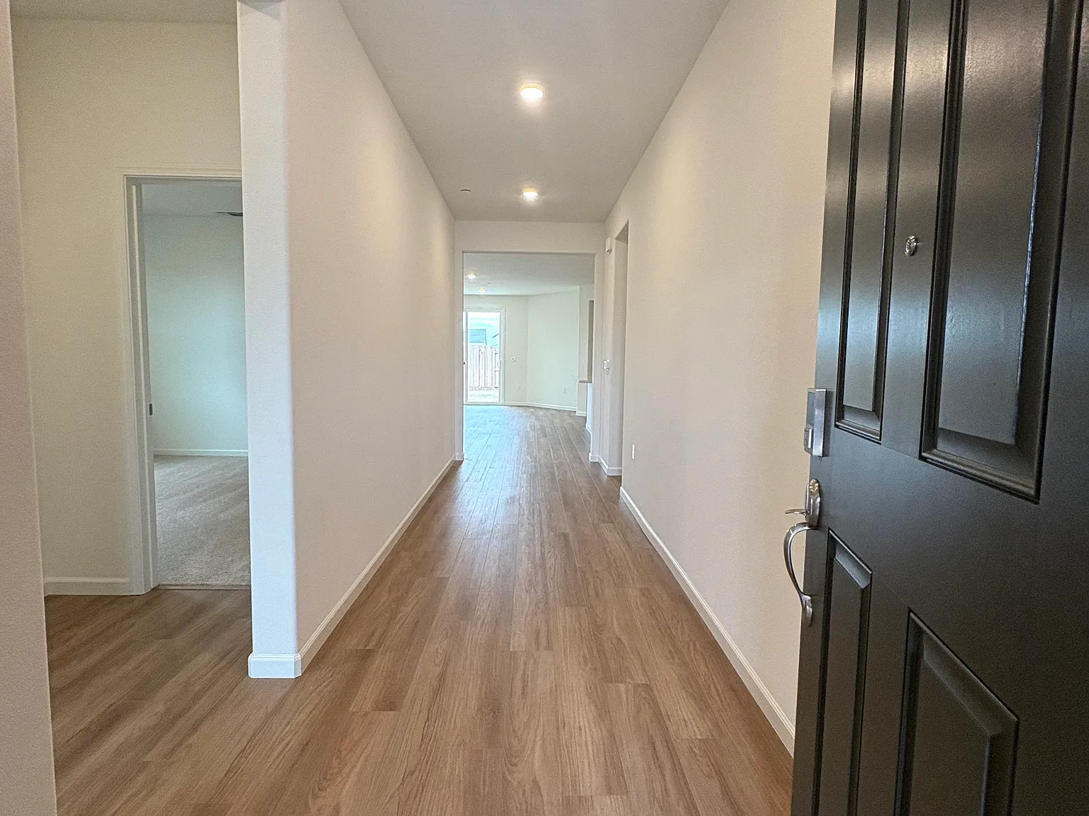 4 bed, 1711 sqft, $2,995 — Photo 2