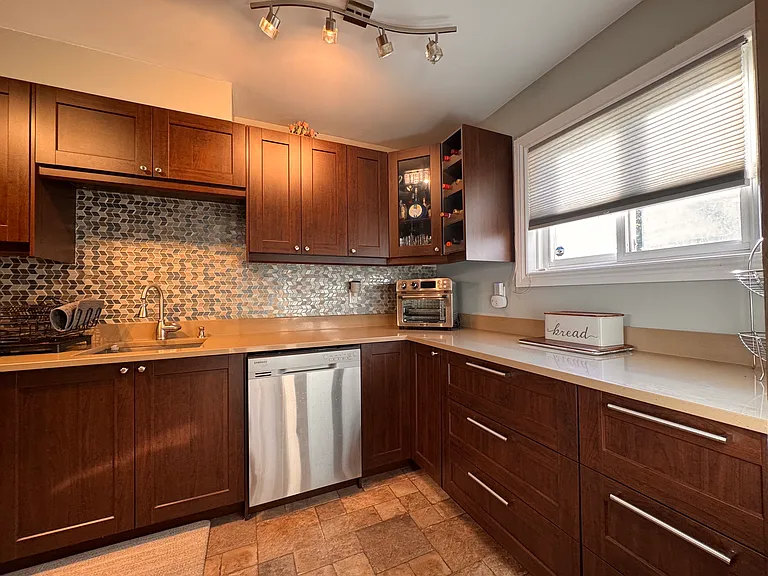 19 Dalzell Ave — Photo 18