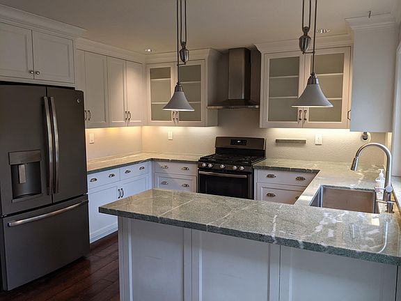 5th image of 2416 Shoreline Dr