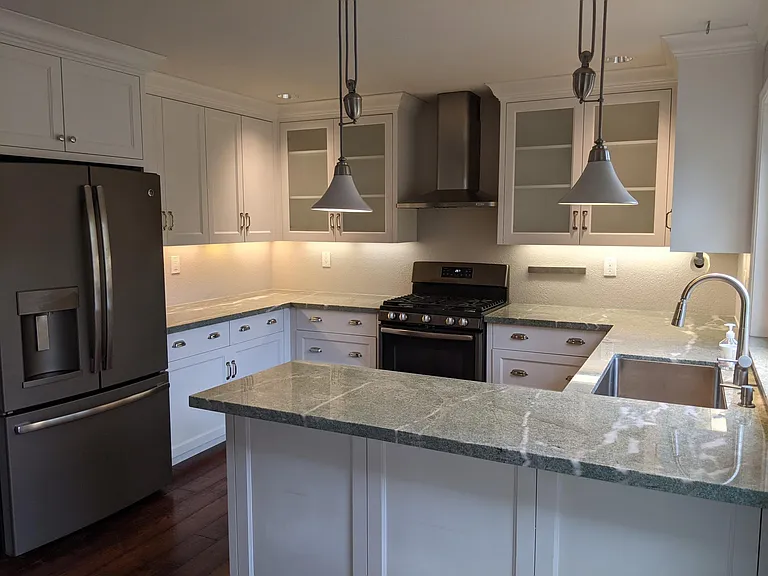 2416 Shoreline Dr — Photo 5