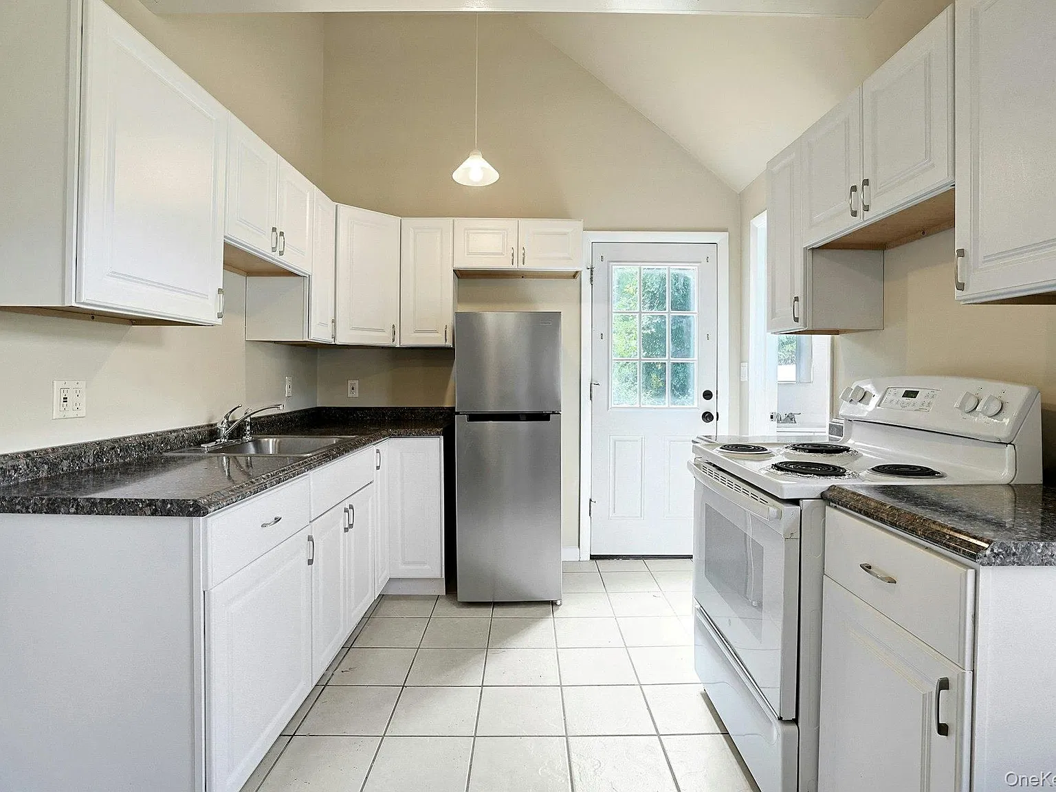 3 bed, 1.0 bath, 950 sqft, $2,650 — Photo 3