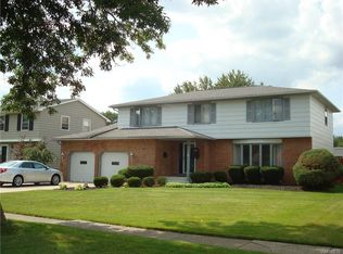 34 Presidents Walk, Williamsville, NY 14221