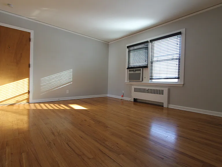The Tiverton — Photo 3