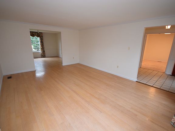 5th image of 7412 Algona Ct