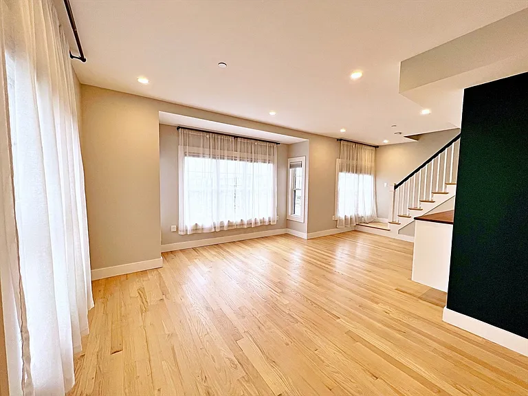 186 Havre St #8 — Photo 7