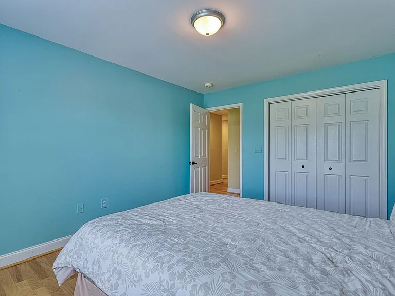 210 Rivermill Ct — Photo 32
